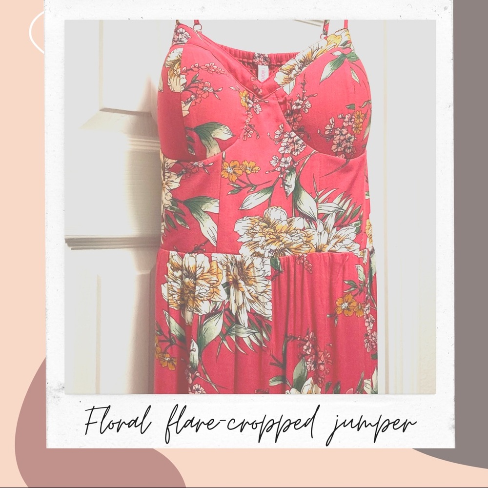 Floral thin strapped top, jumper.